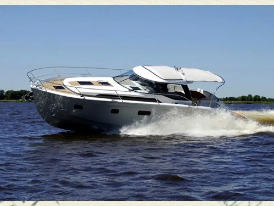 Deep Blue 46 Sporttop · 2011