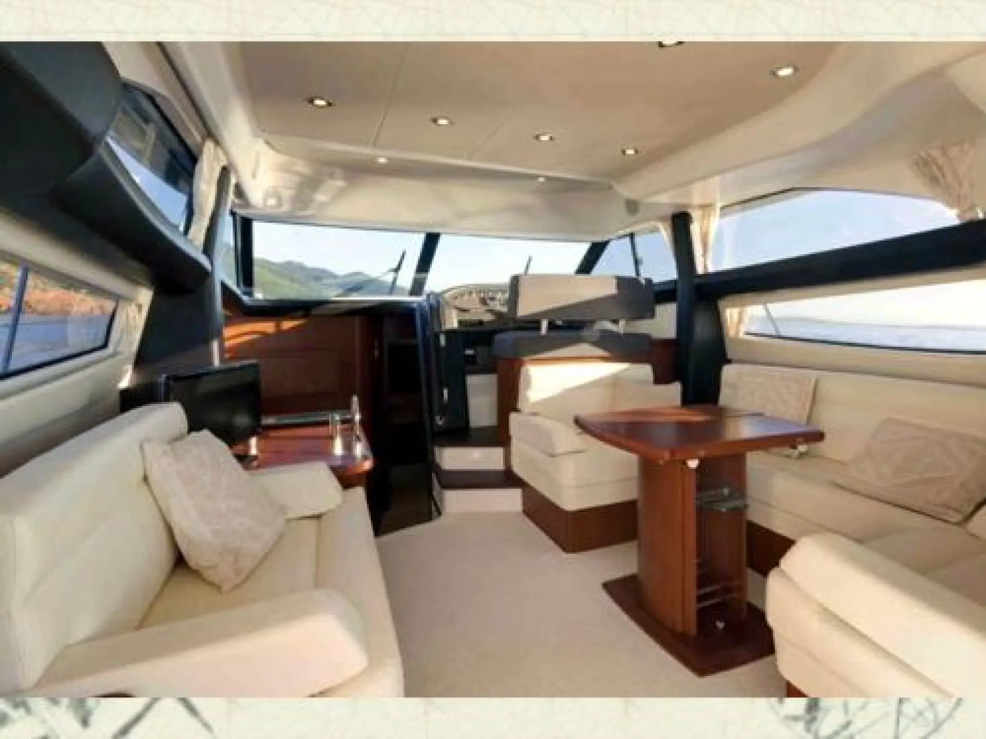 Prestige 440 Flybridge — 18/28
