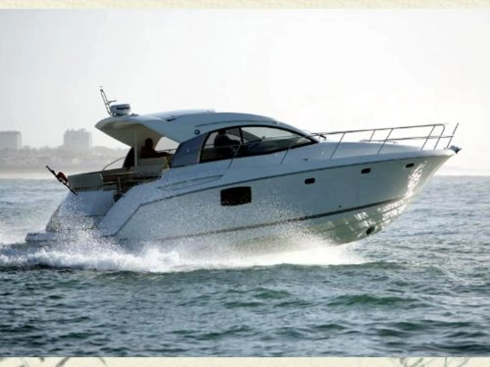 Prestige 390 S — 8/25