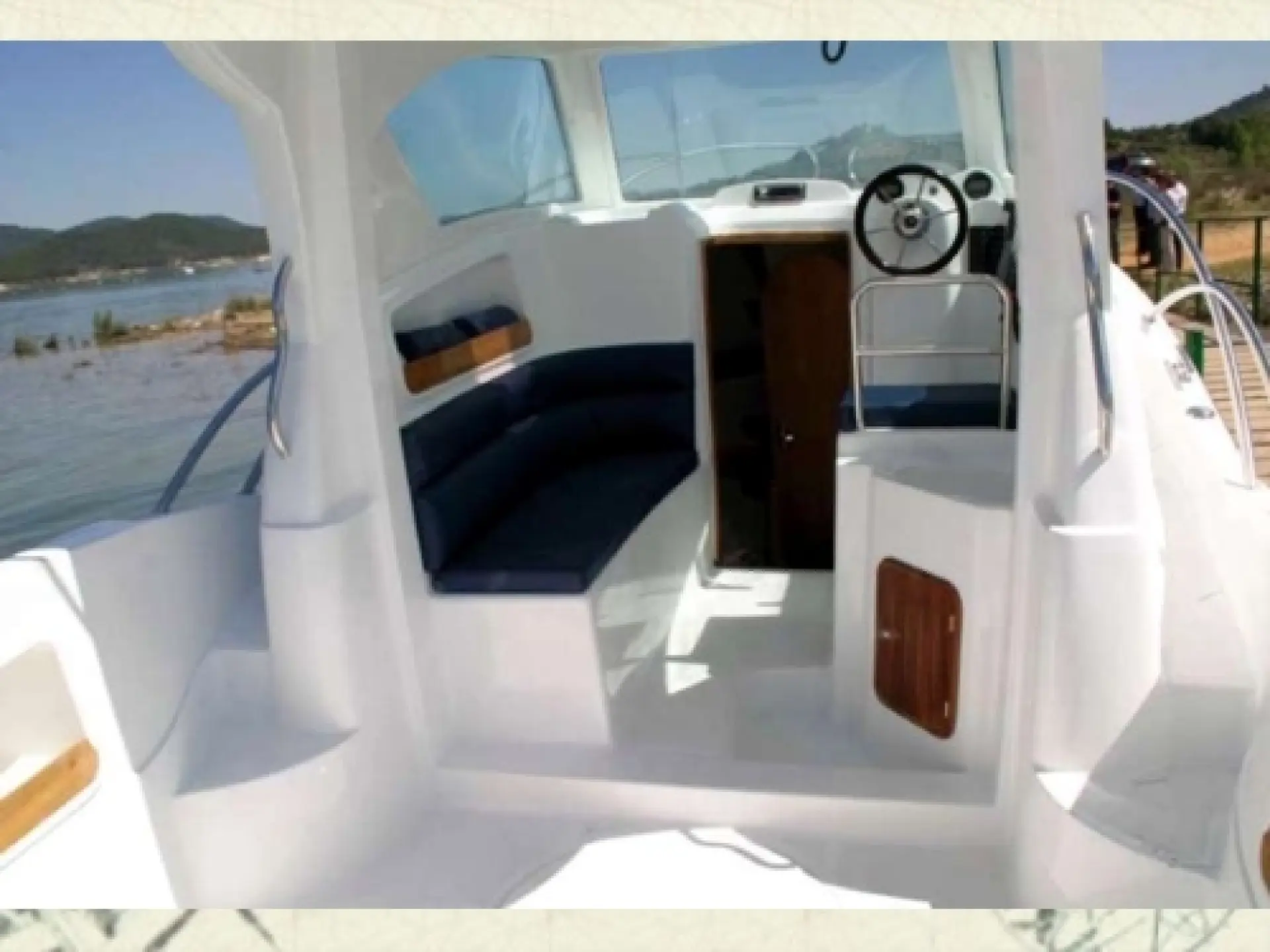 Casman 700 Cabin — 42/95