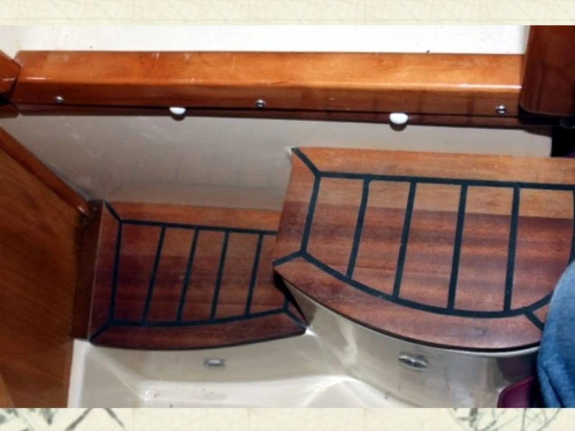 Casman 700 Cabin — 84/95