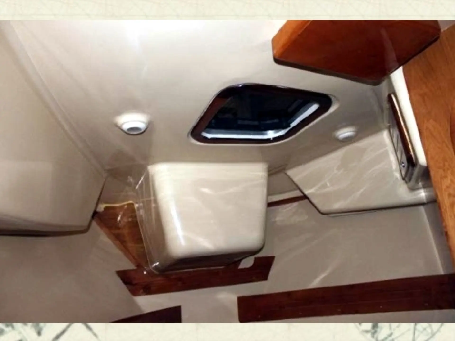 Casman 700 Cabin — 85/95