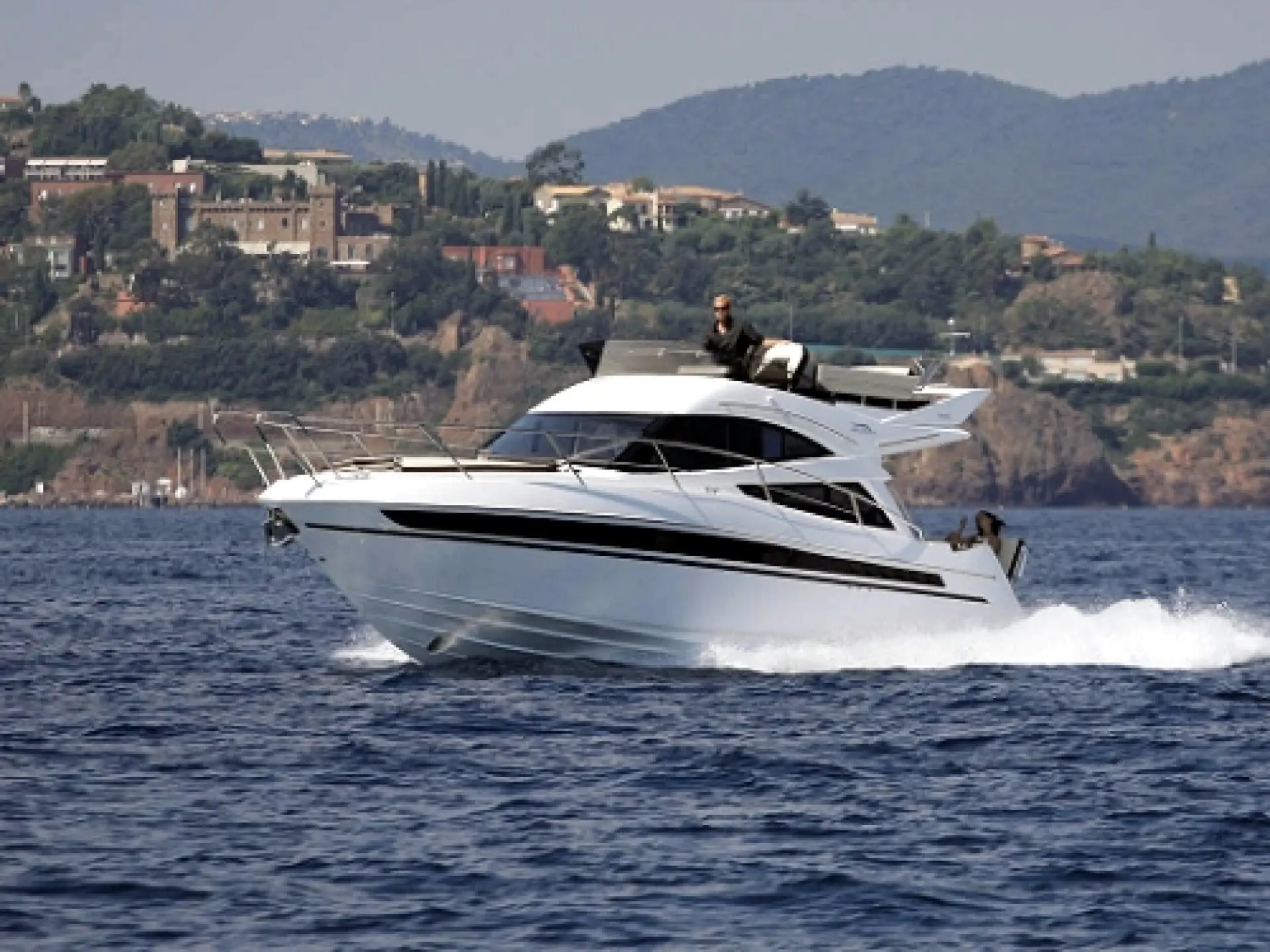 Galeon 340 Fly — 6/32