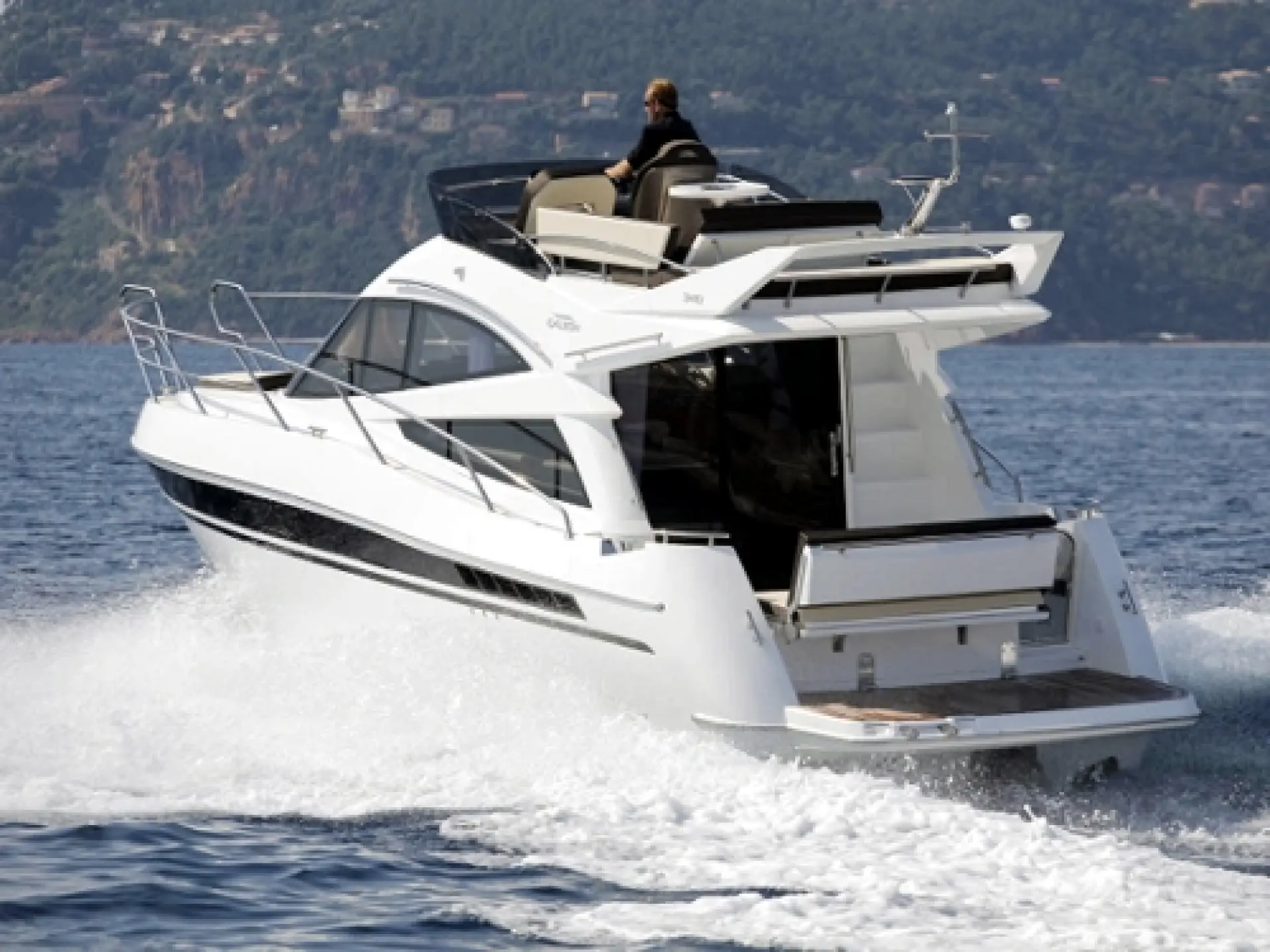 Galeon 340 Fly — 12/32