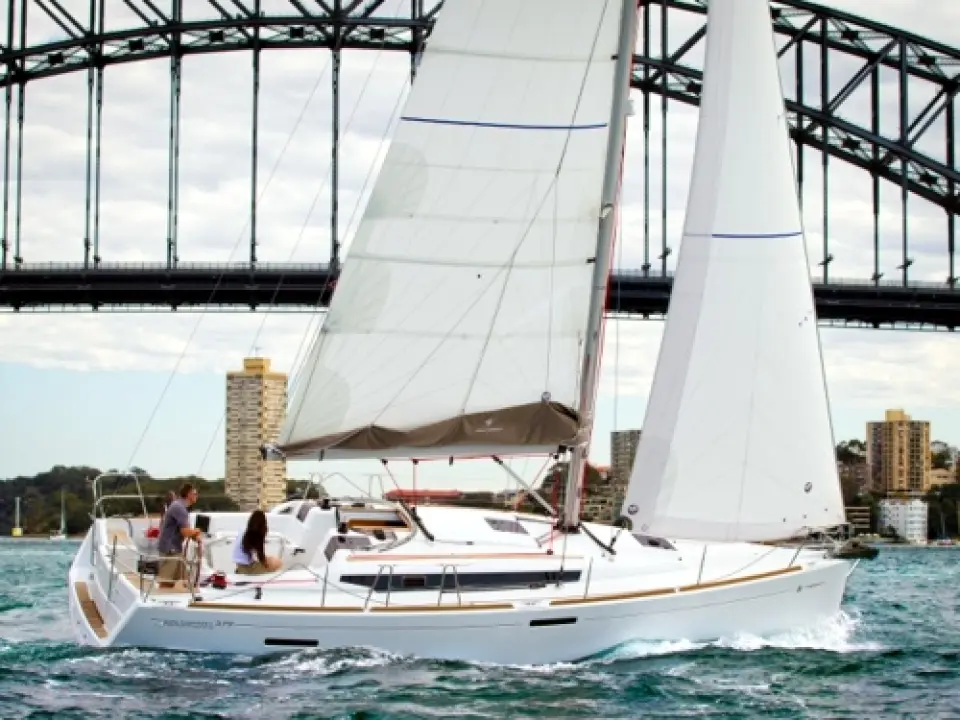 Sun Odyssey 379 · 2011