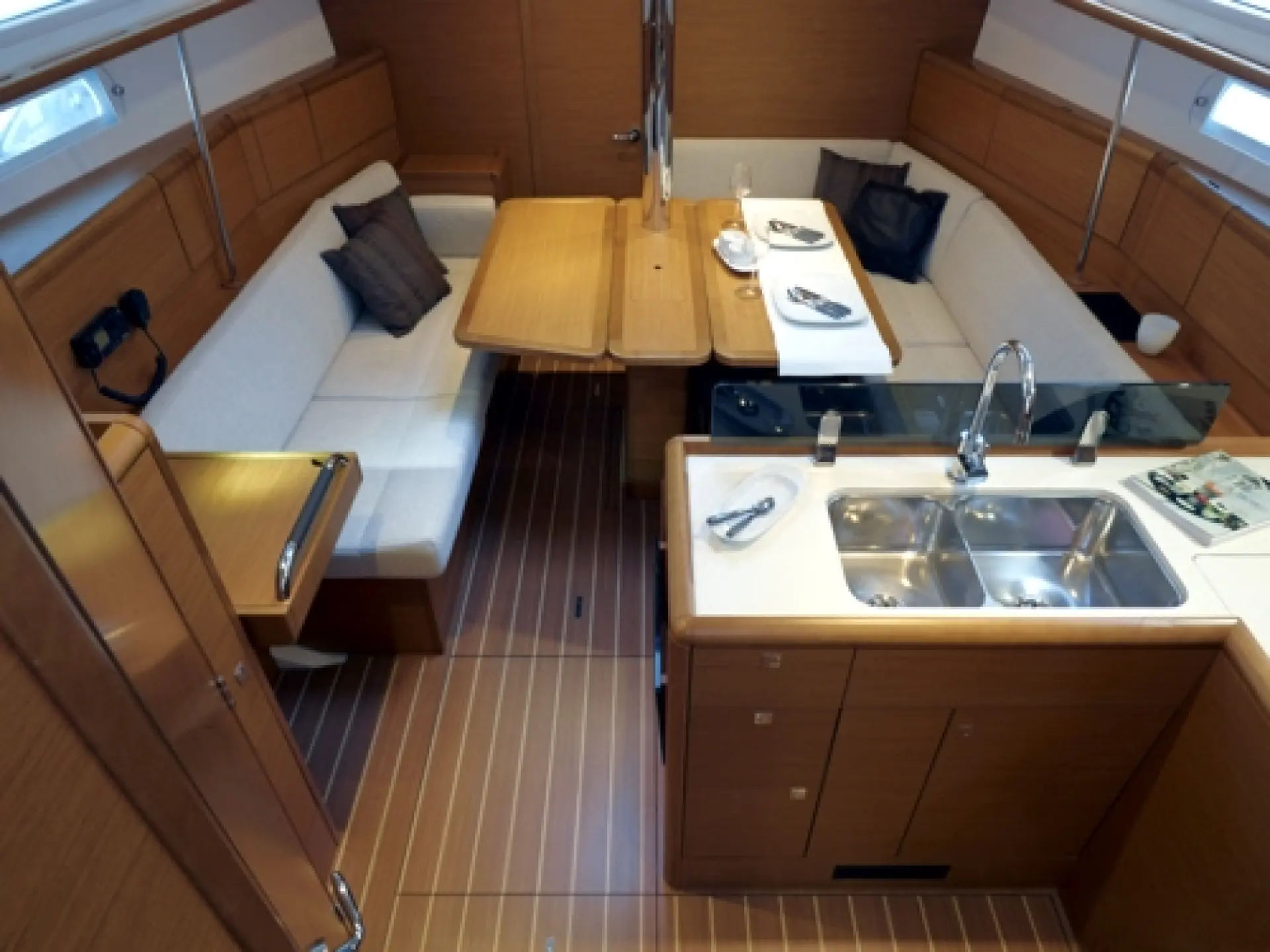 Sun Odyssey 379 — 18/30