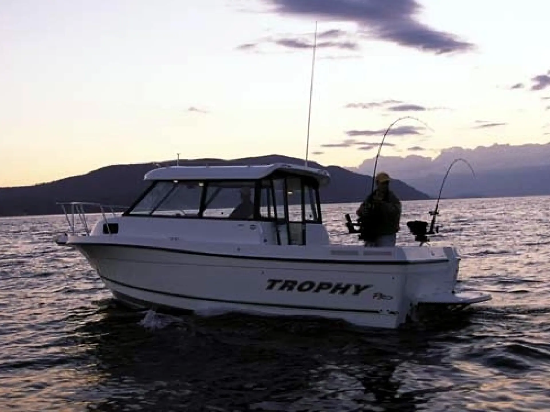 Trophy 2359 Hardtop — 2/5