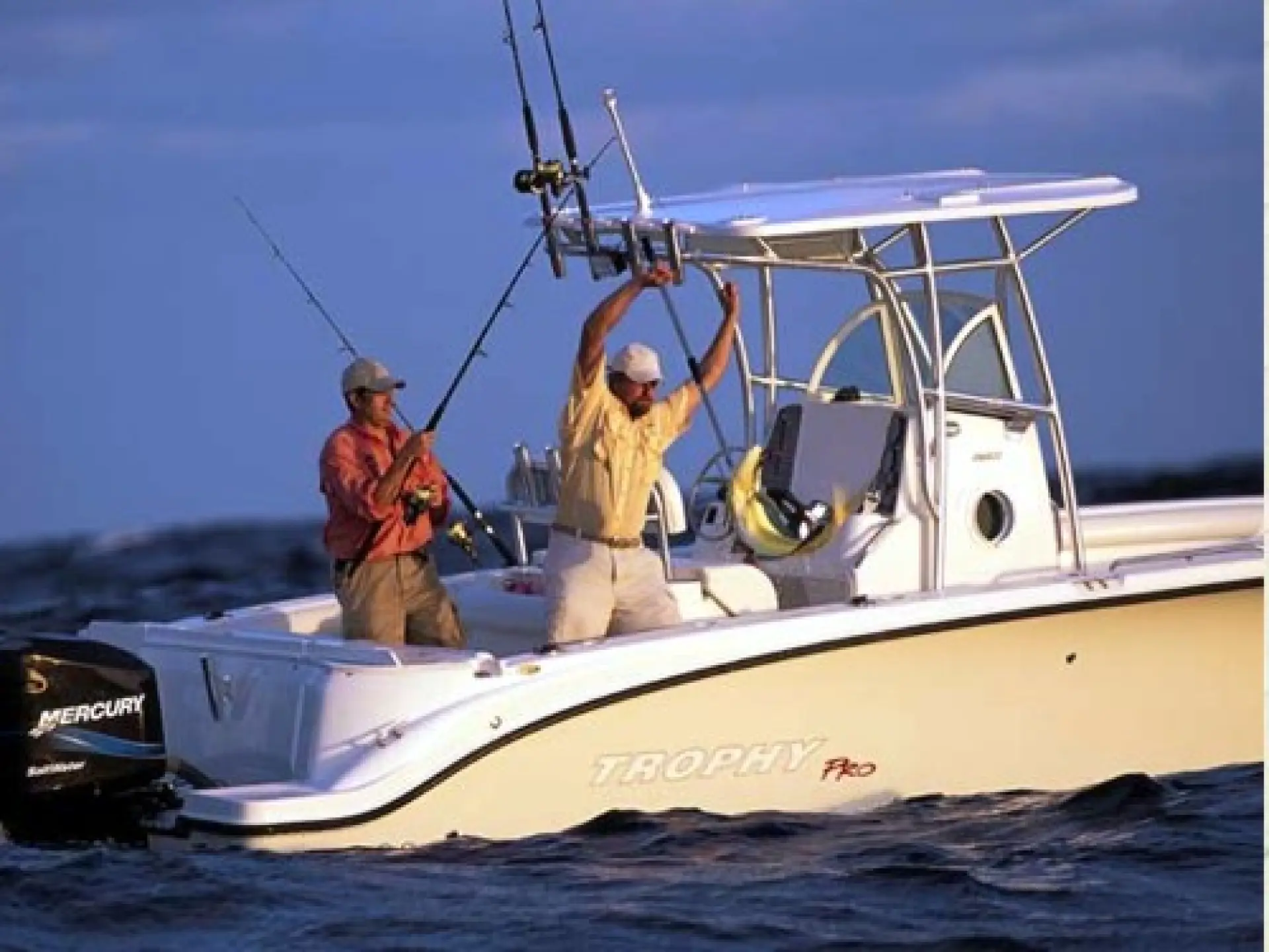 Trophy 2503 Center Console — 5/14