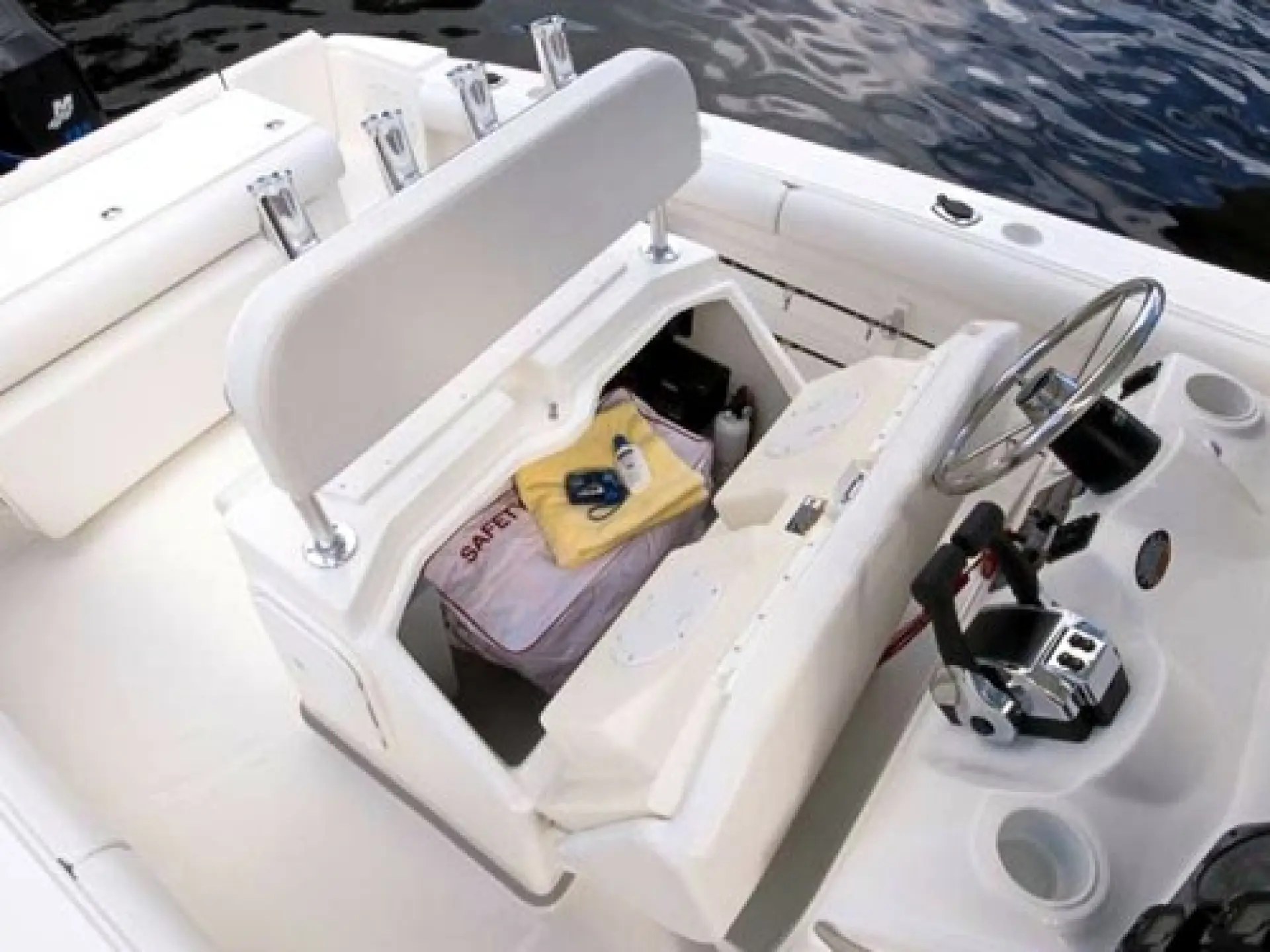 Trophy 2503 Center Console — 10/14
