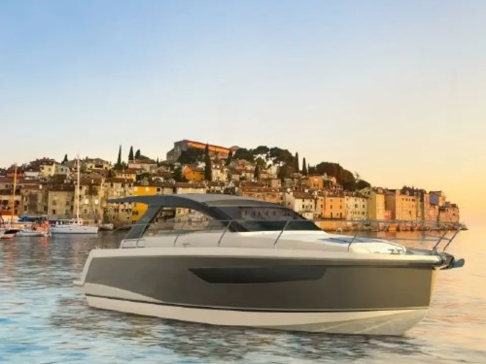 Sealine S 330 · 2015