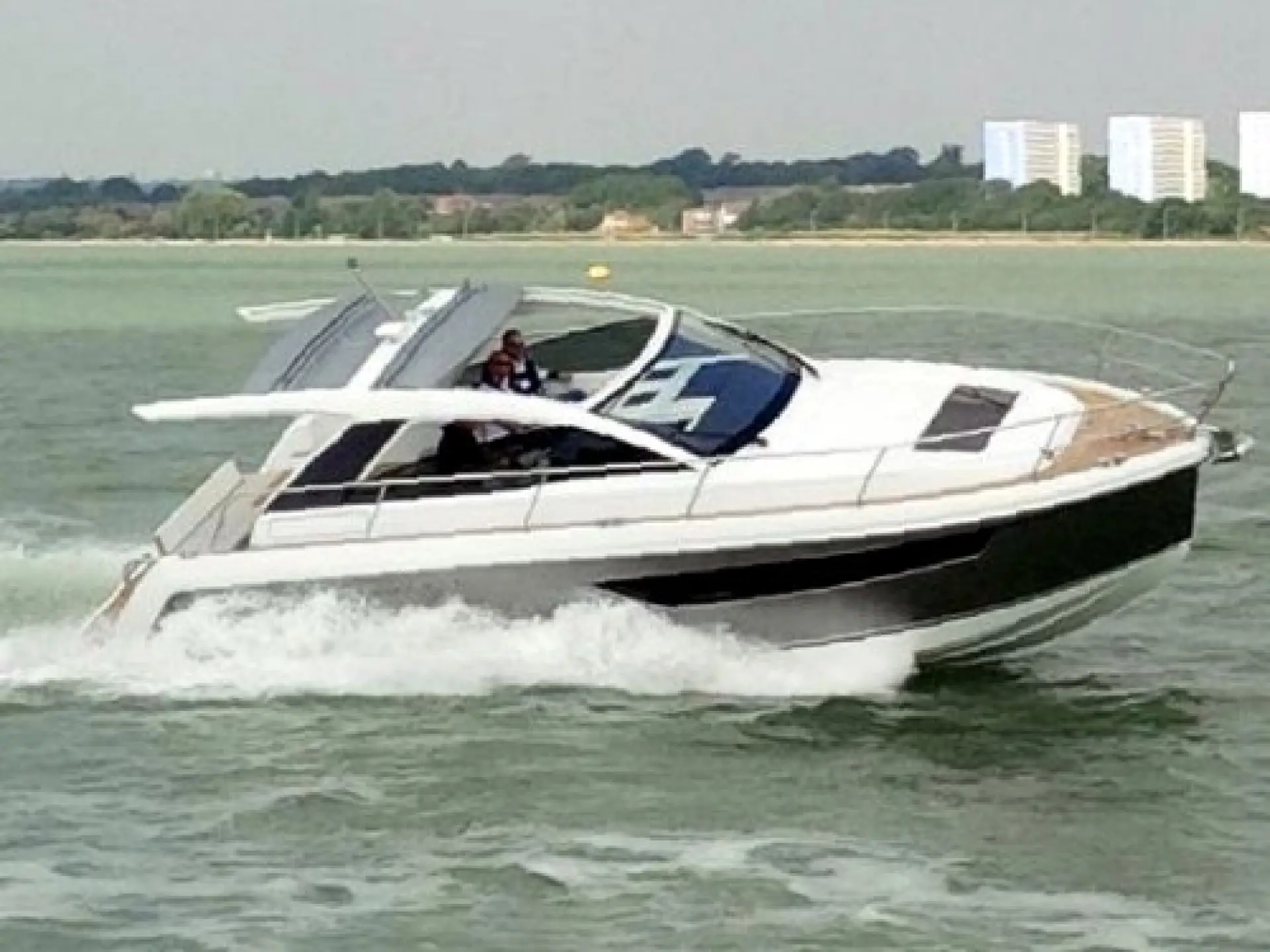 Sealine S 330 — 2/4