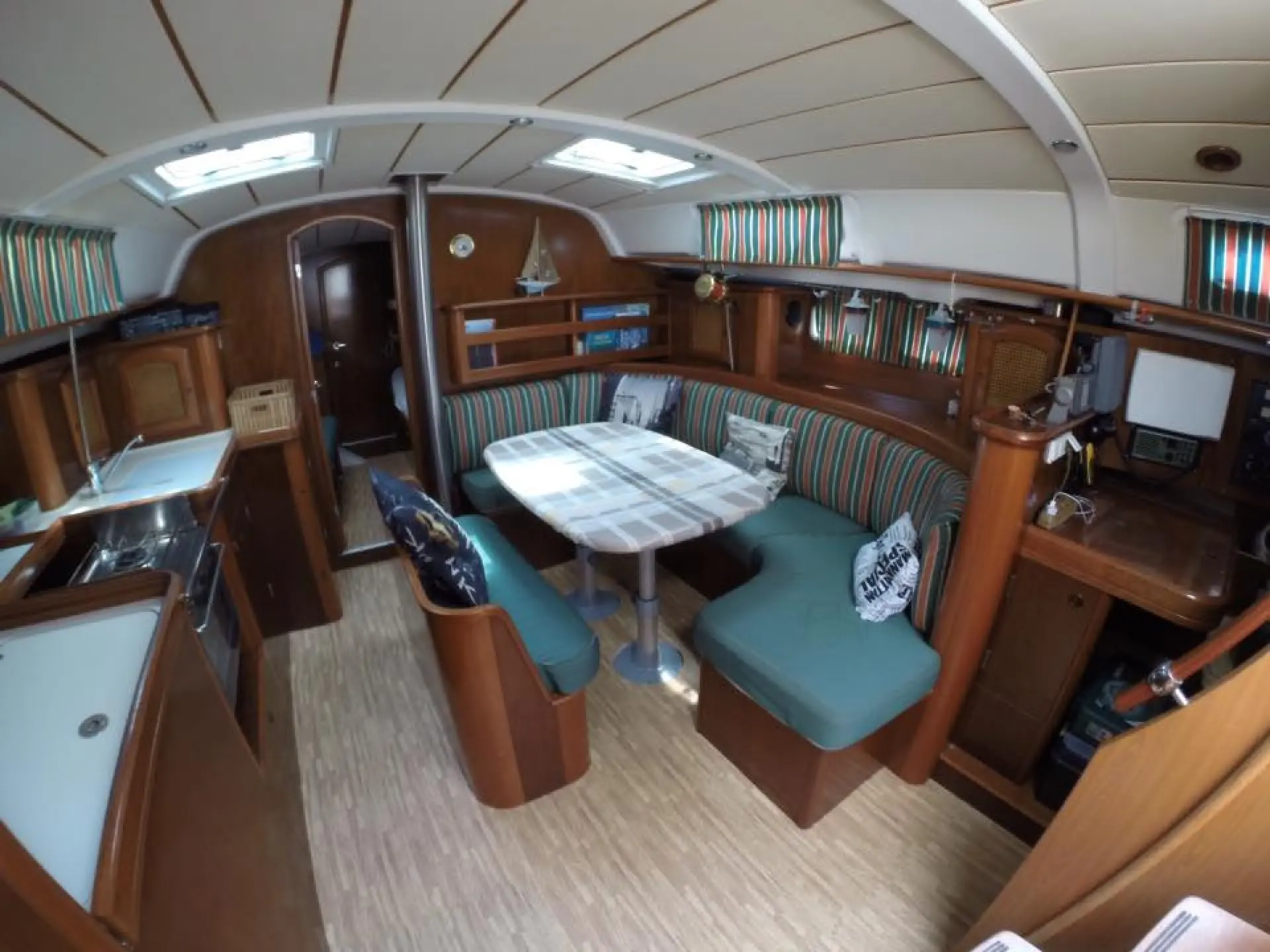 Oceanis Clipper 411 — 2/9