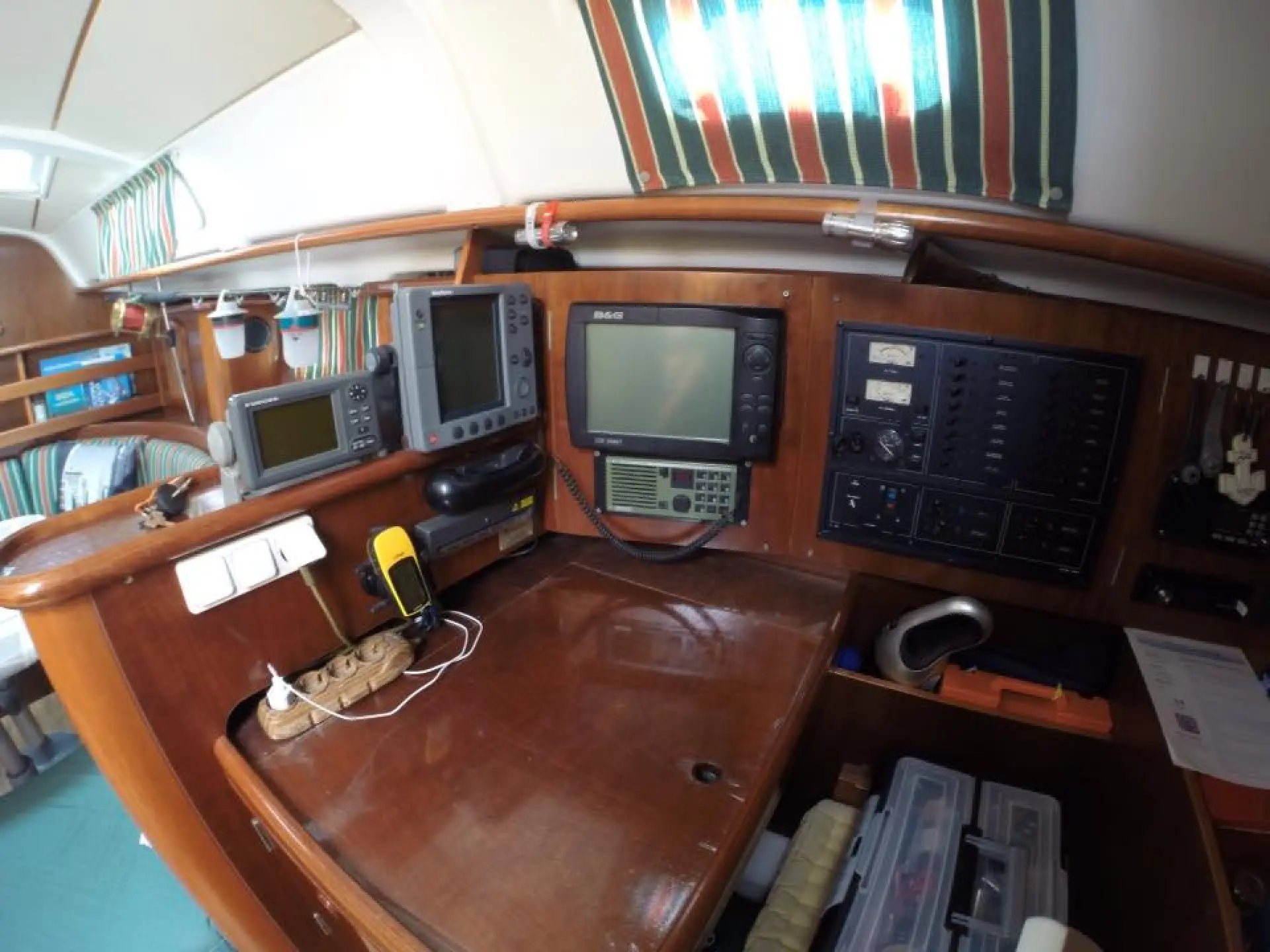 Oceanis Clipper 411 — 4/9