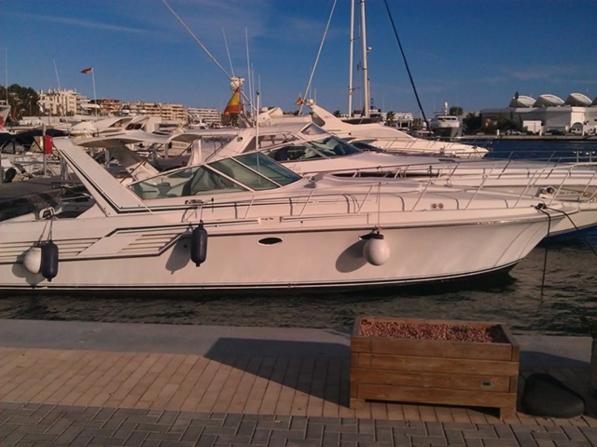 Trojan Yacht — 2/5