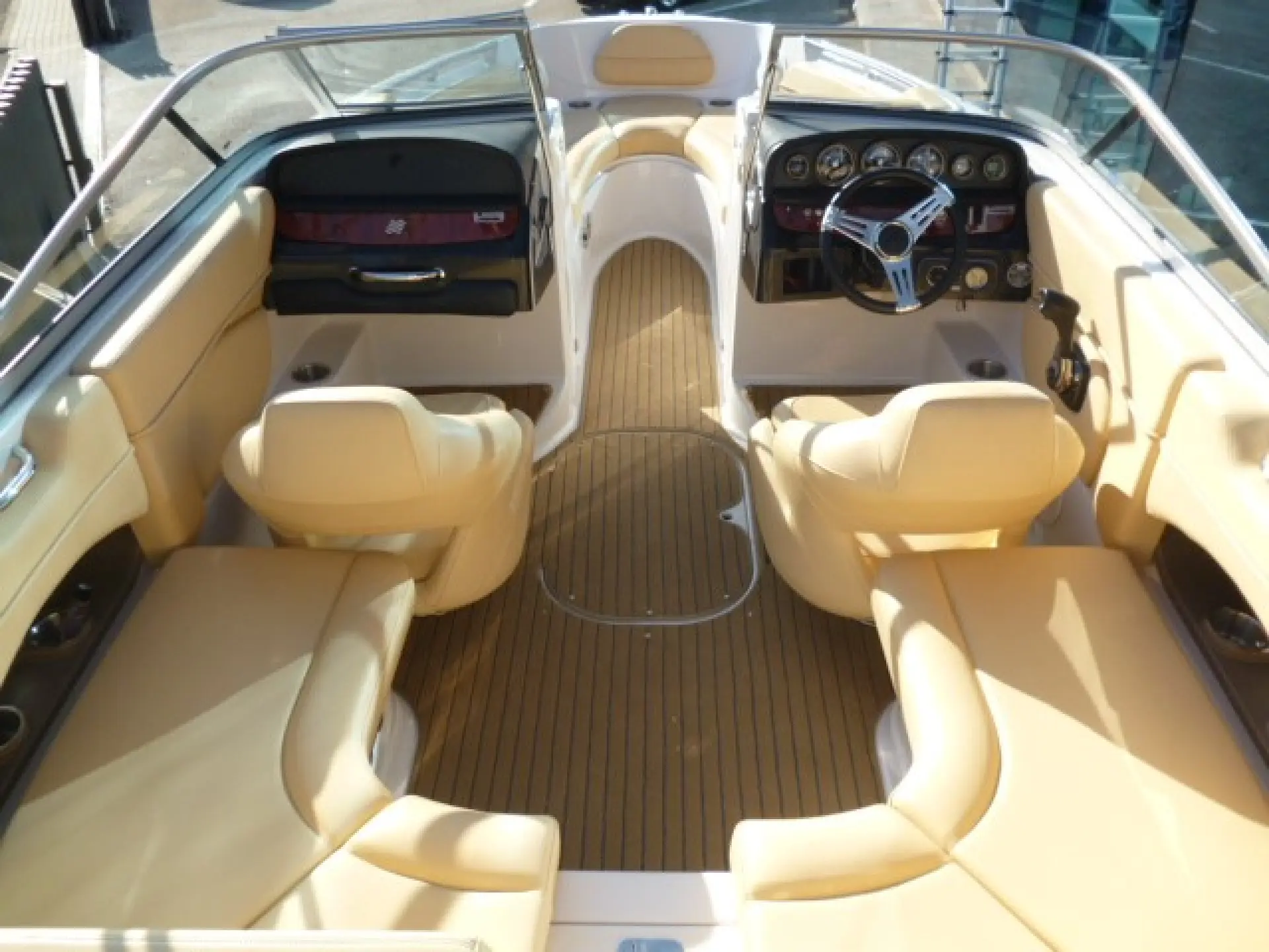 Four Winns H220 — 4/10