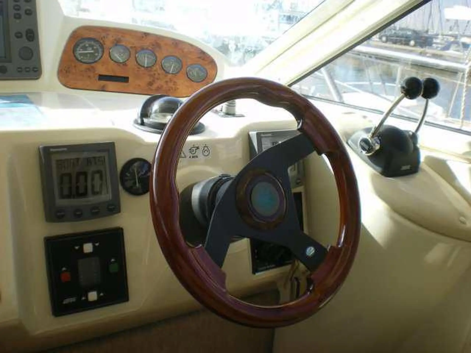 Sealine F-37 — 5/8