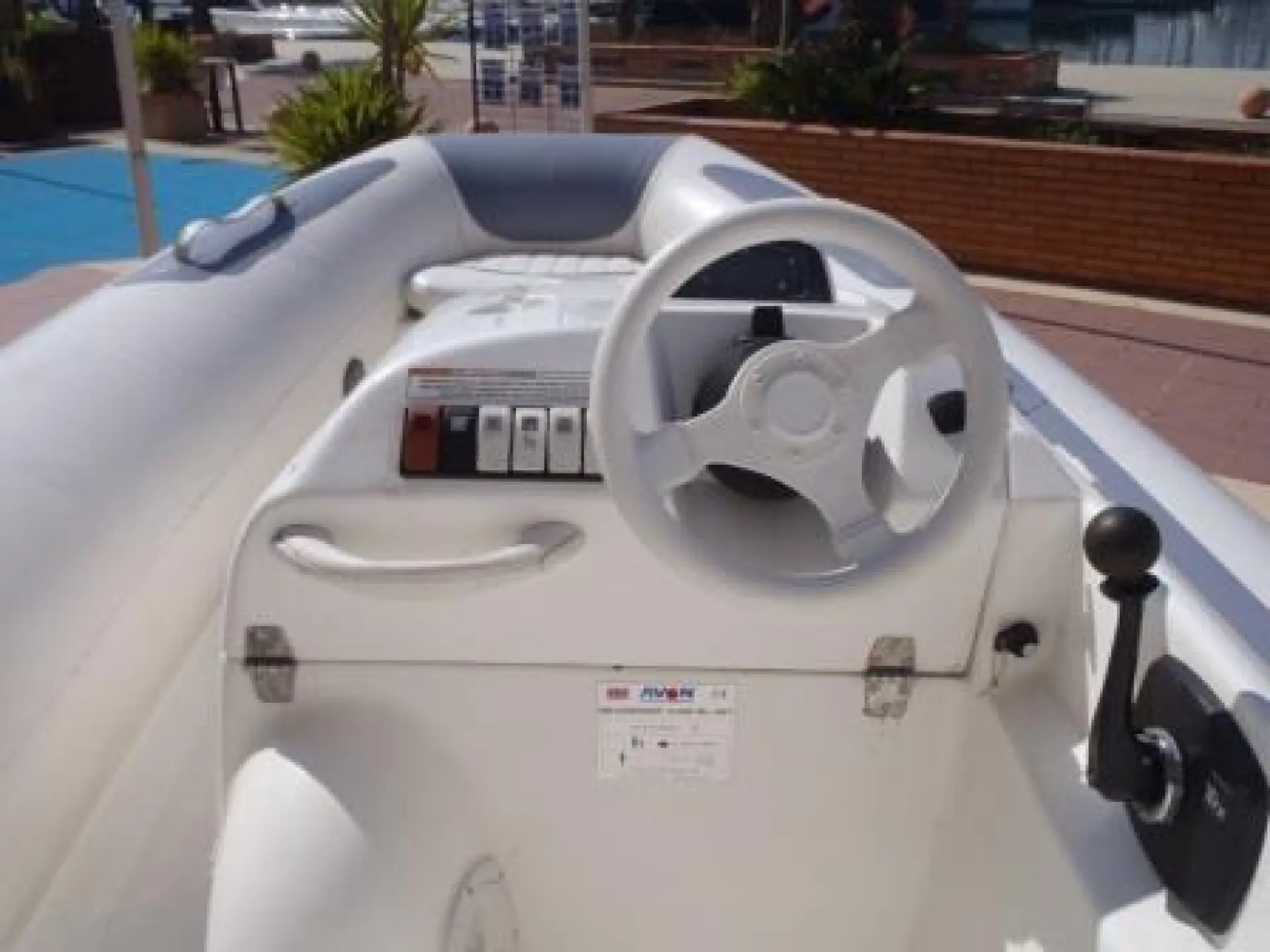 Avon Seasport 320 DL Jet — 5/8
