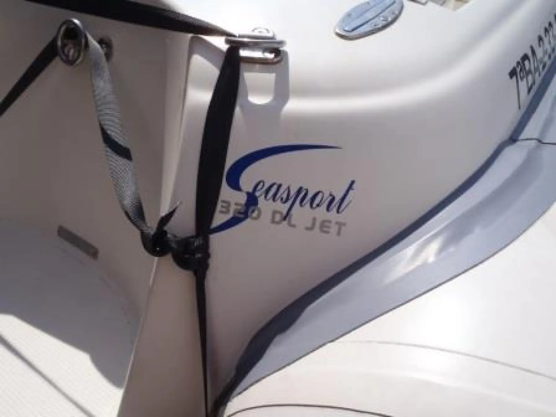Avon Seasport 320 DL Jet — 6/8