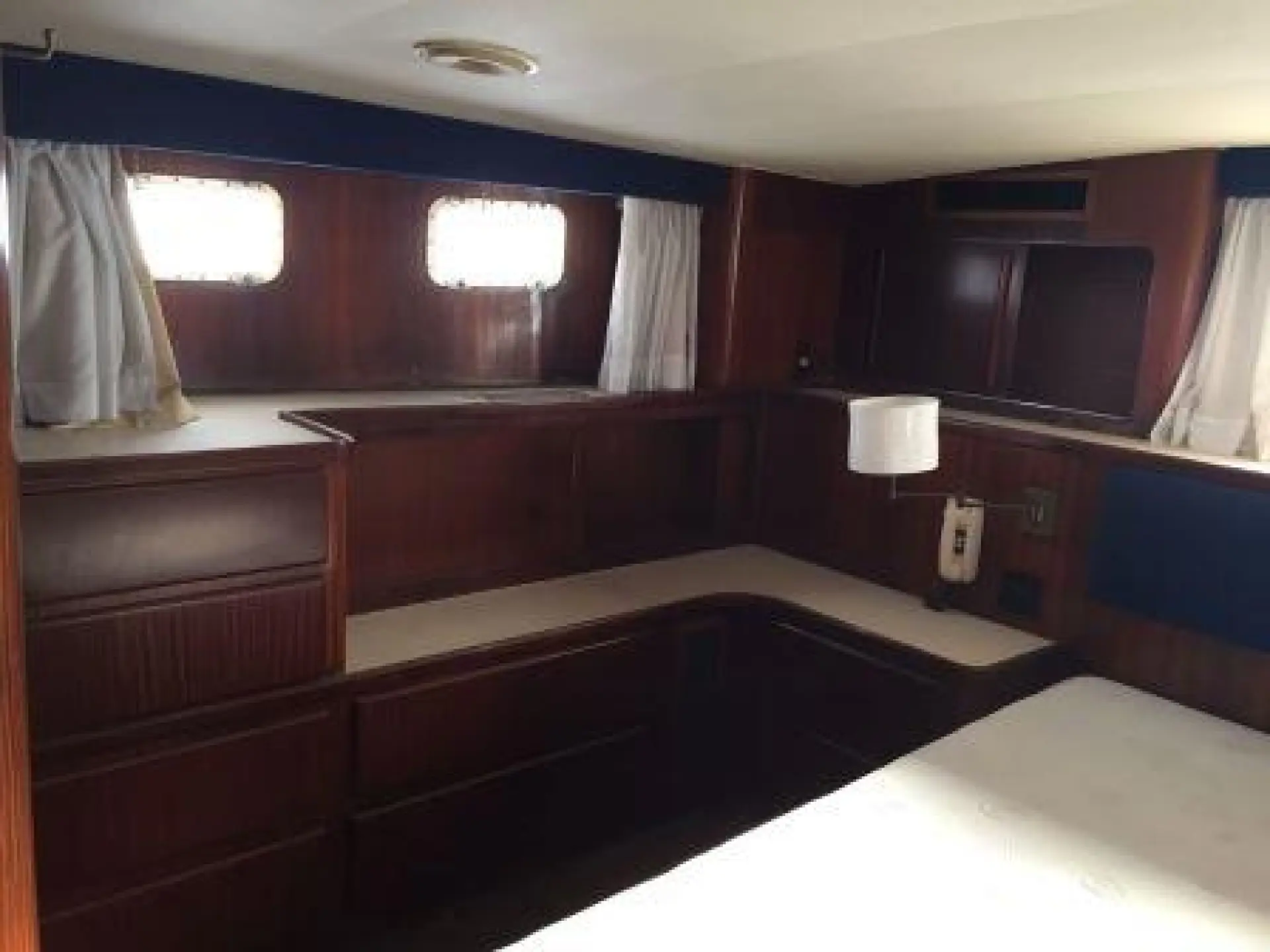 Hatteras 70 — 23/29