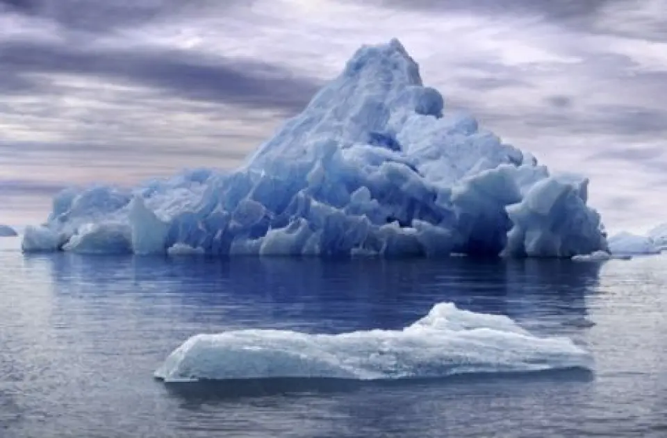 ¿Por qué flotan los Icebergs?