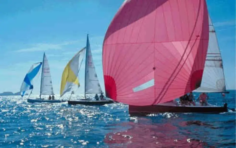 Participa en una regata
