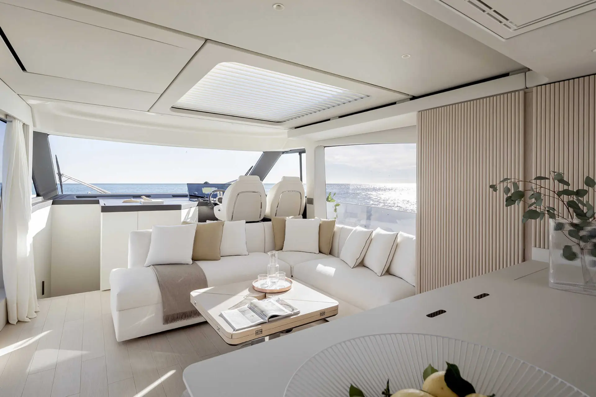 Azimut Seadeck 6: 17-metre, 55-foot hybrid yacht — 3/8