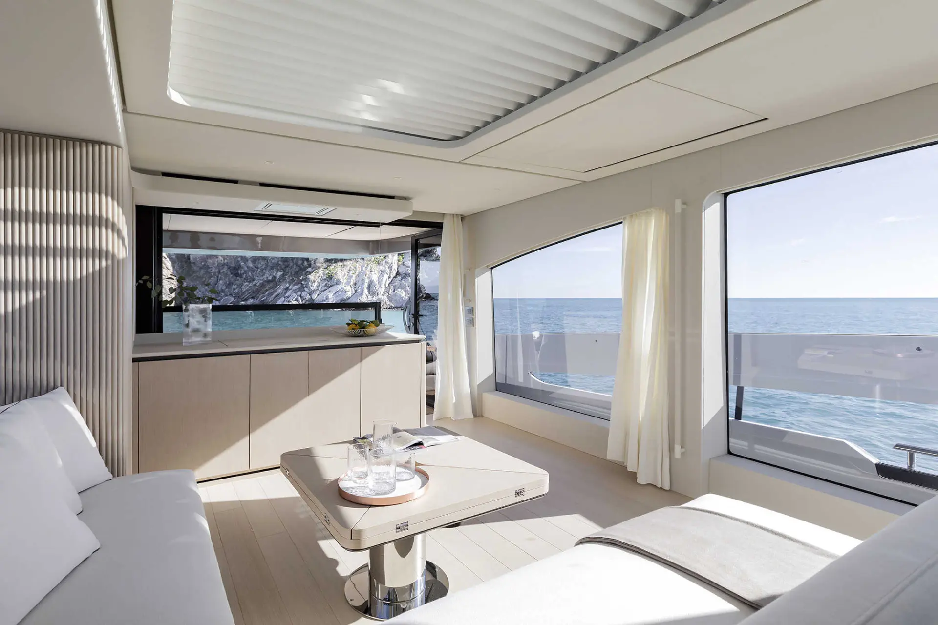 Azimut Seadeck 6: 17-metre, 55-foot hybrid yacht — 4/8