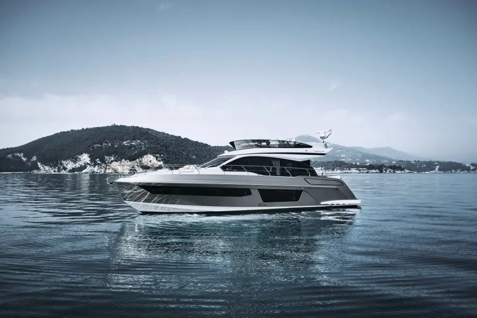 Azimut Fly 53: 17-metre, 53-foot flybridge yacht