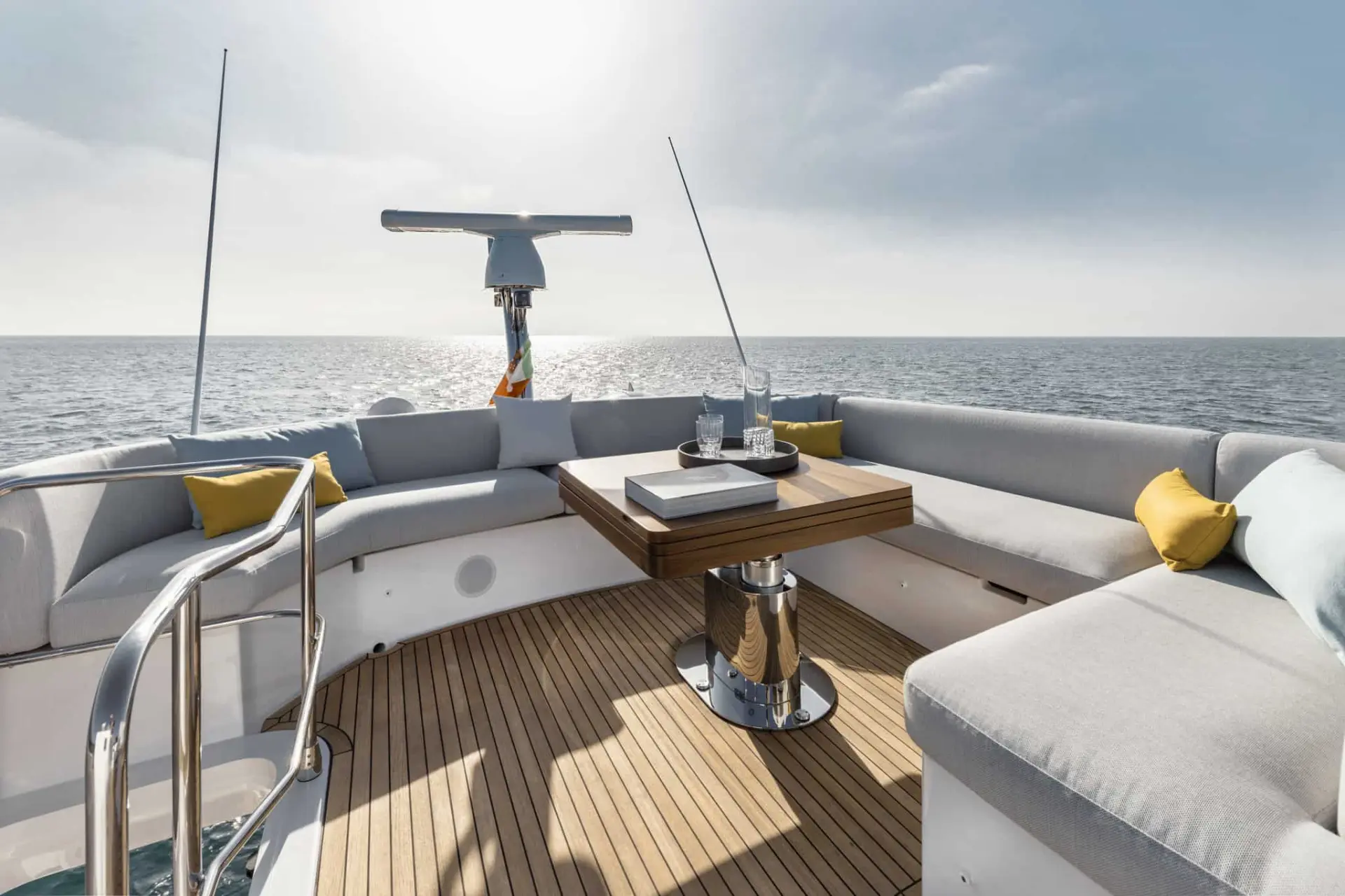 Azimut Fly 53: 17-metre, 53-foot flybridge yacht — 2/12