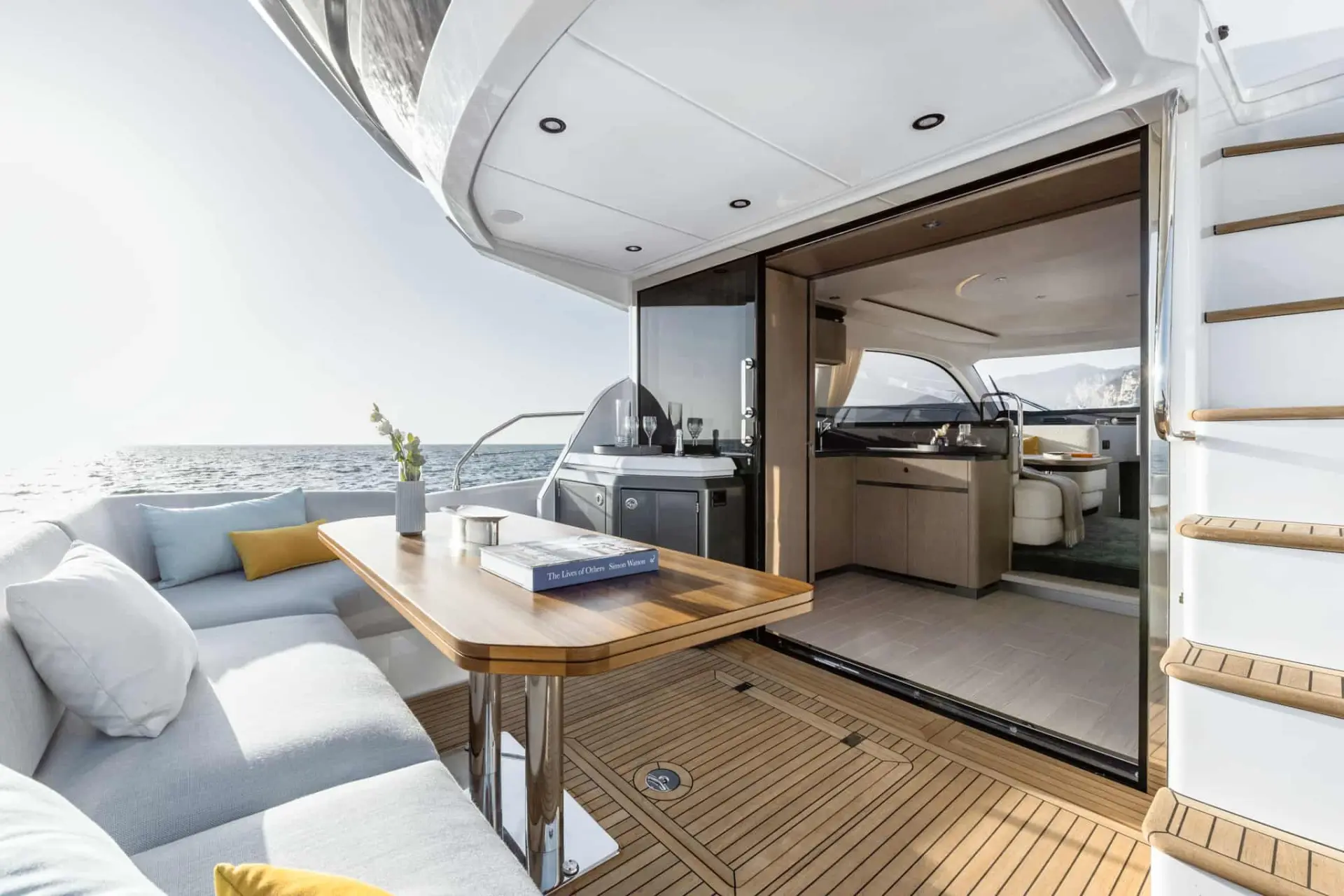 Azimut Fly 53: 17-metre, 53-foot flybridge yacht — 4/12