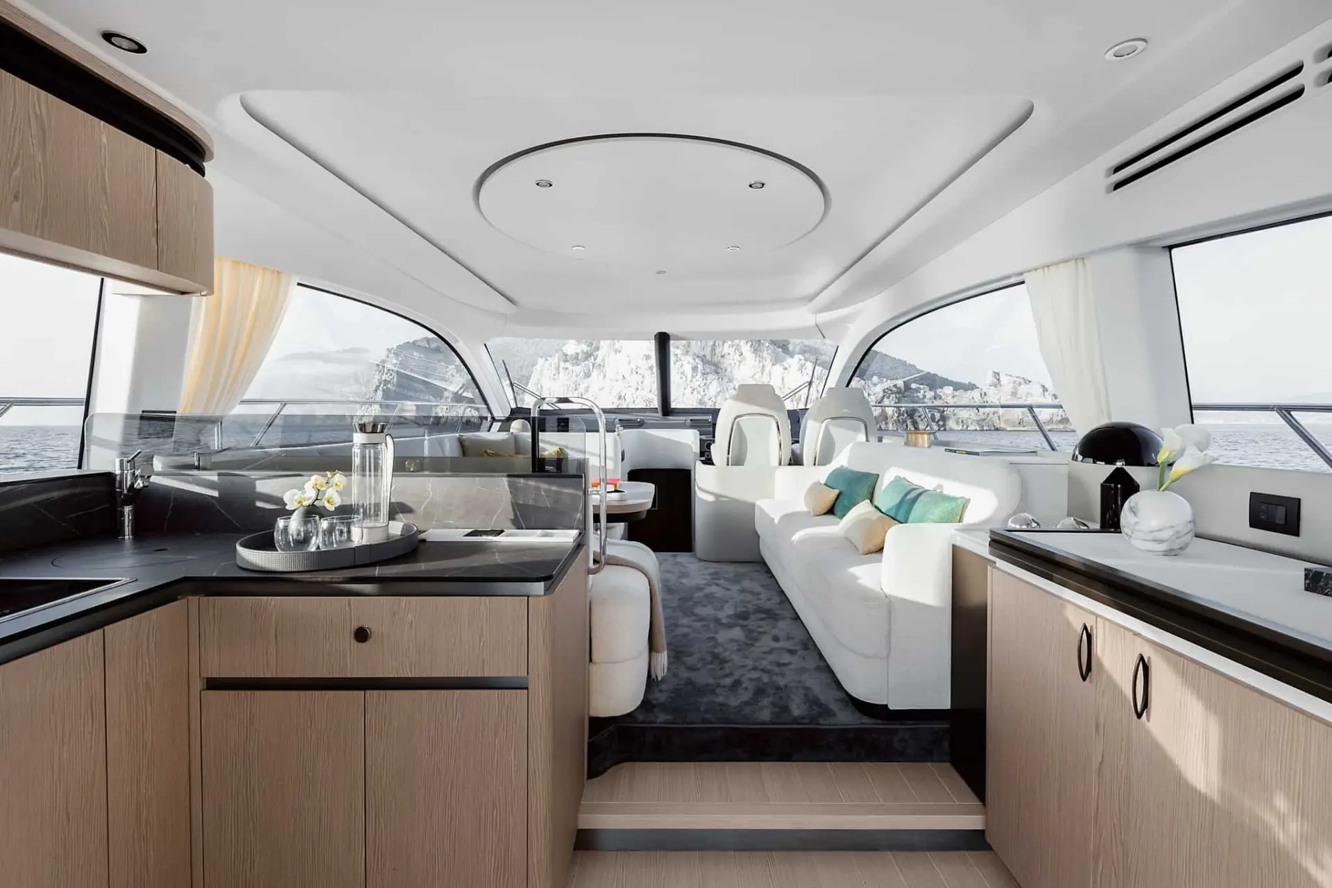 Azimut Fly 53: 17-metre, 53-foot flybridge yacht — 6/12