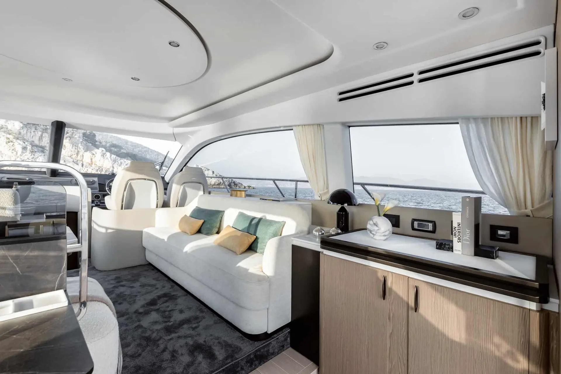 Azimut Fly 53: 17-metre, 53-foot flybridge yacht — 7/12
