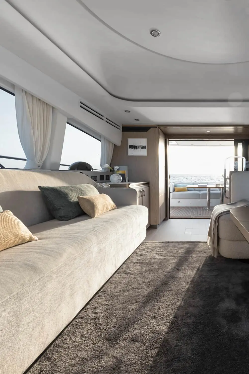 Azimut Fly 53: 17-metre, 53-foot flybridge yacht — 8/12