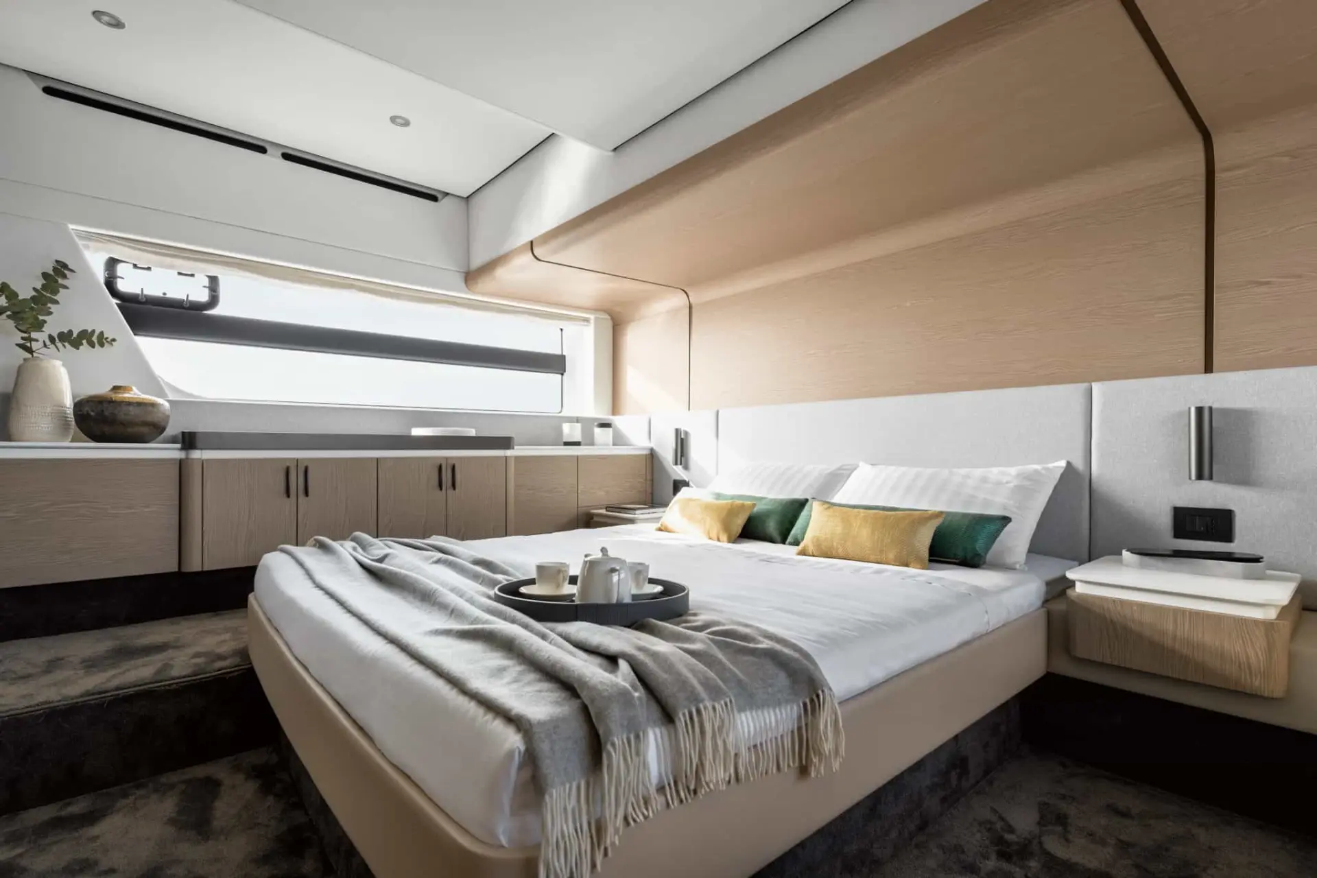 Azimut Fly 53: 17-metre, 53-foot flybridge yacht — 9/12