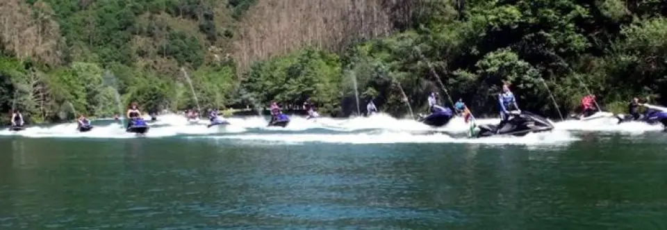 Motos de Agua: "Born to Fly"