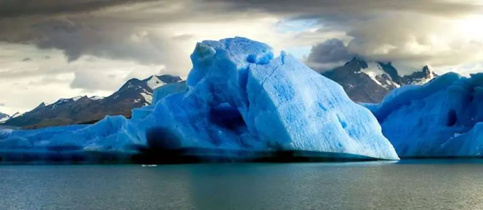 Remolque de iceberg y el agua dulce