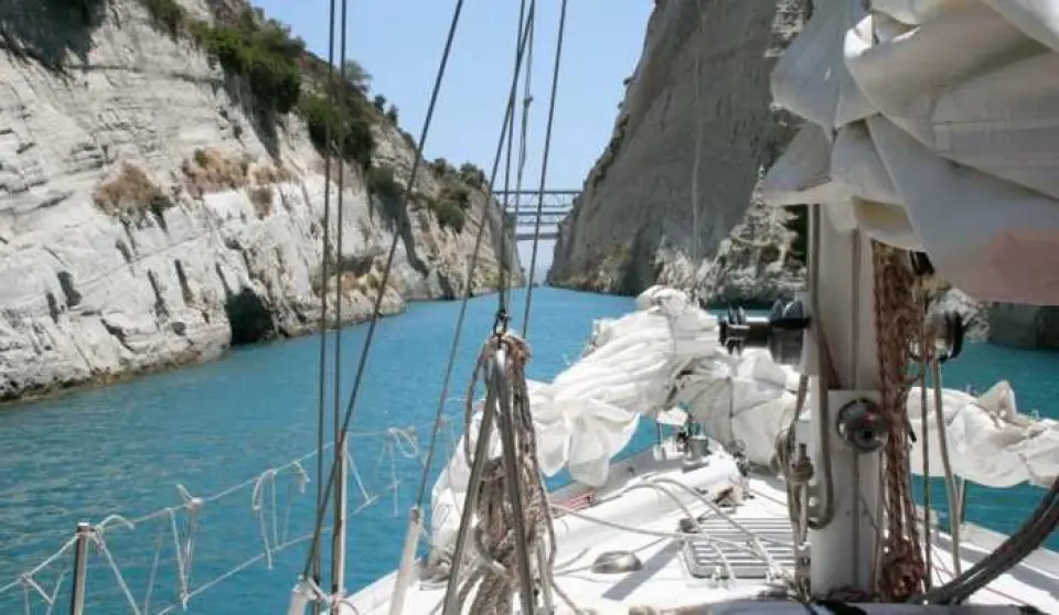 Atravesar el Canal de los Corintos