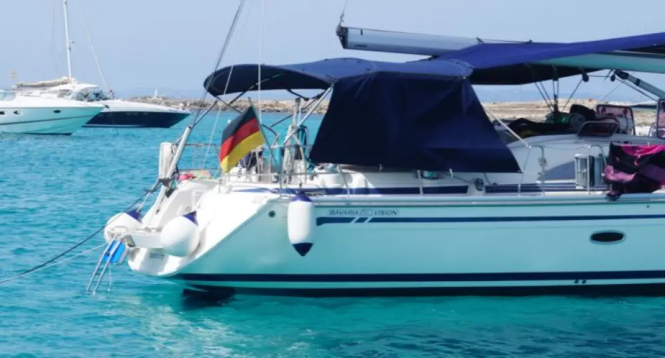 Sombrear el barco en verano