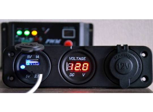 Panel cargador; USB, mechero y voltímetro